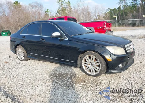 2009 Mercedes-Benz C 300 Luxury/Sport z USA, uszkodzony, nr VIN WDDGF54X29R046946